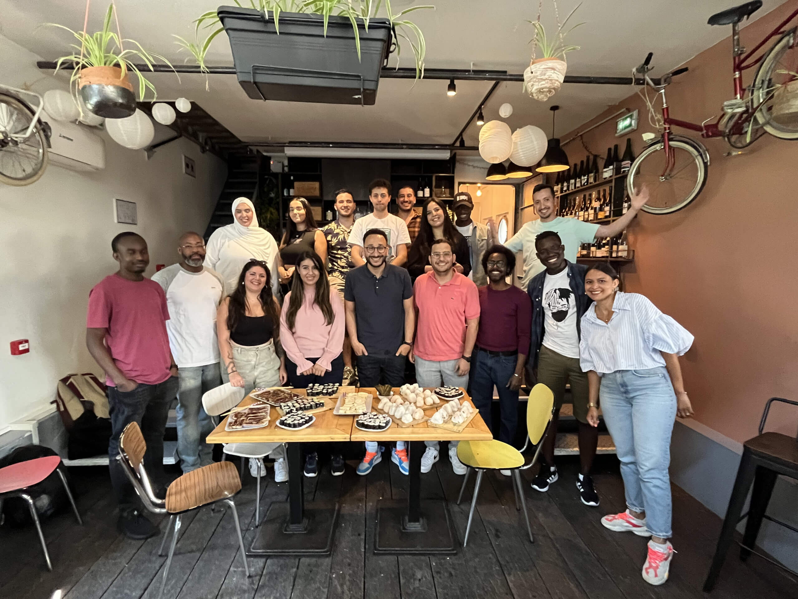 18 collaborateurs
