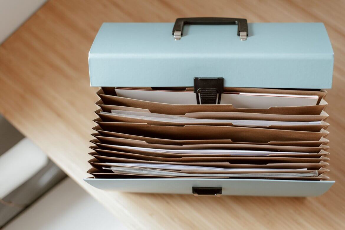 Bureau administratif et dossiers papier