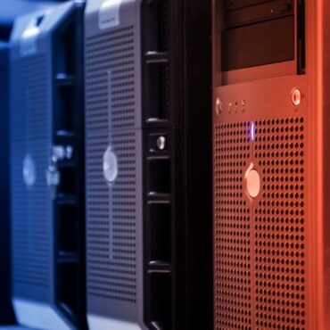 Baies de serveurs dans un datacenter